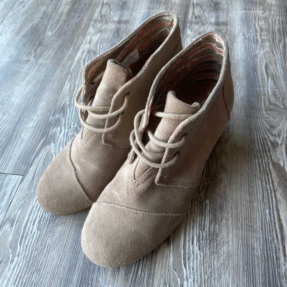 Toms wedge shoes size 6